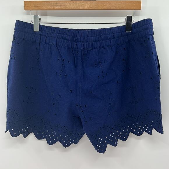 Vineyard Vines Eyelet Pull On Shorts - Navy - Medium - Picture 4 of 5